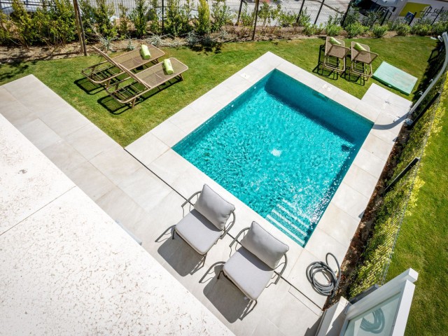 Adosado con 4 Dormitorios  en Estepona