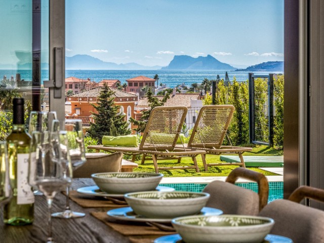 Adosado con 4 Dormitorios  en Estepona