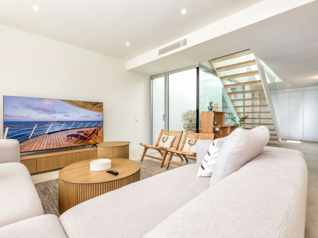 Adosado con 4 Dormitorios  en Estepona