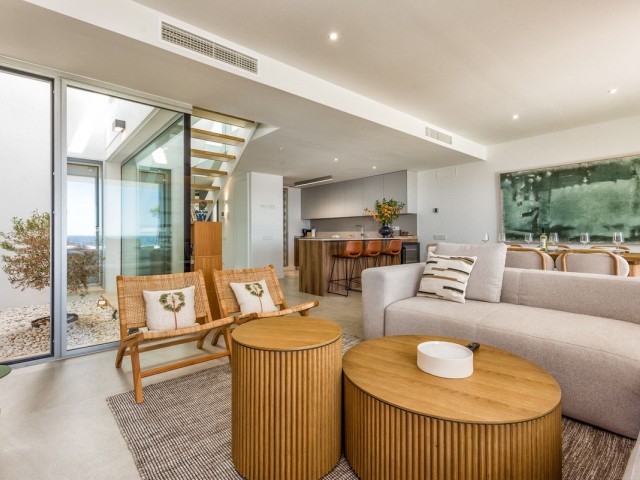 Adosado con 4 Dormitorios  en Estepona