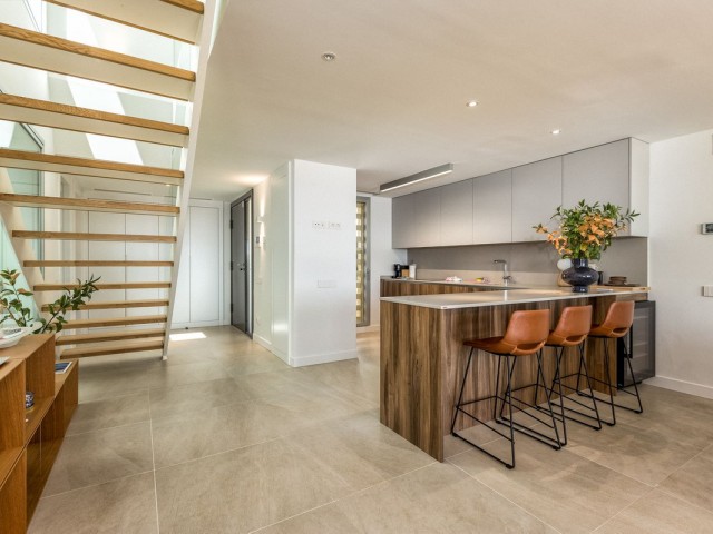 Adosado con 4 Dormitorios  en Estepona