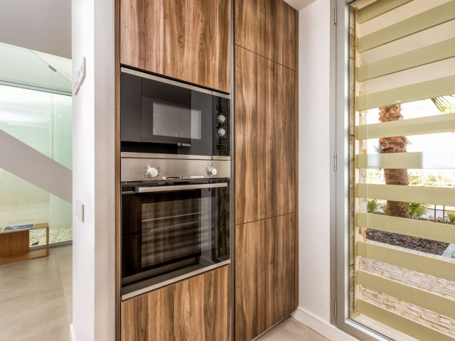 Adosado con 4 Dormitorios  en Estepona