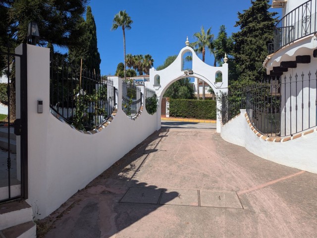 Maison mitoyenne avec 3 Chambres  à Calahonda