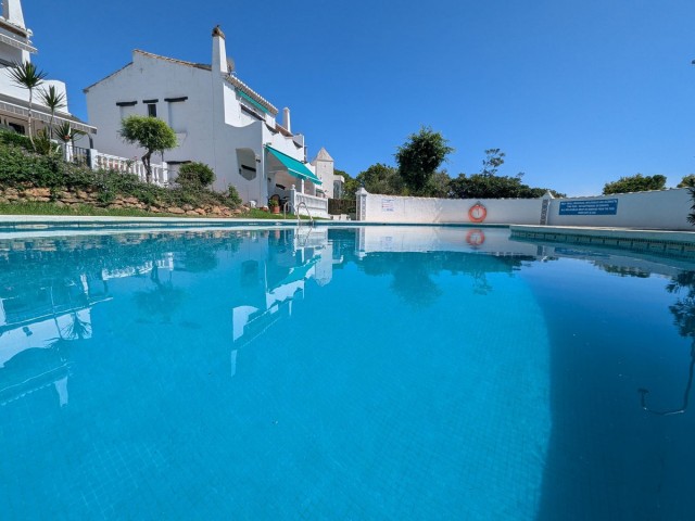Maison mitoyenne avec 3 Chambres  à Calahonda