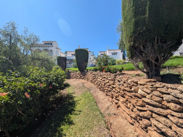 Maison mitoyenne avec 3 Chambres  à Calahonda