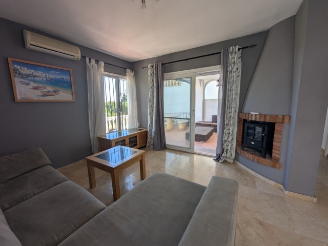 Maison mitoyenne avec 3 Chambres  à Calahonda