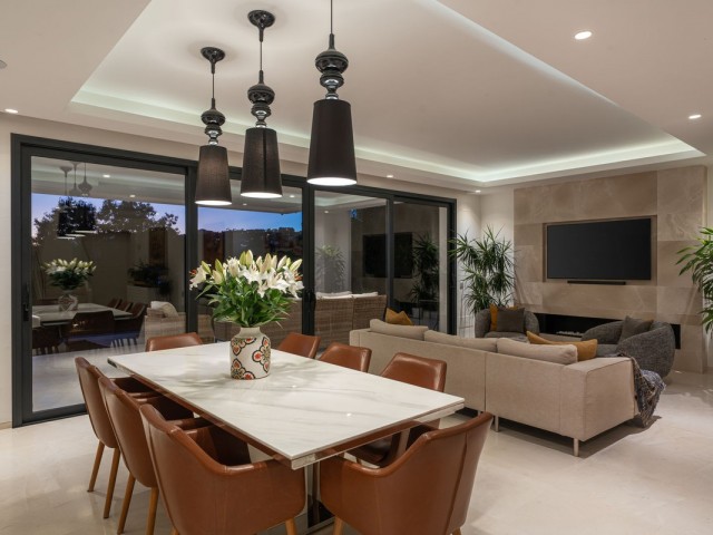 6 Schlafzimmer Villa in Nueva Andalucía