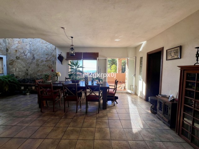 5 Bedrooms Villa in Marbella