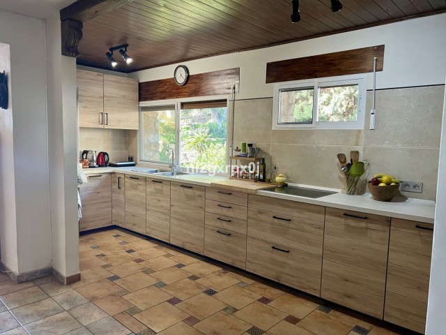 5 Bedrooms Villa in Marbella