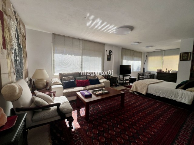 5 Bedrooms Villa in Marbella