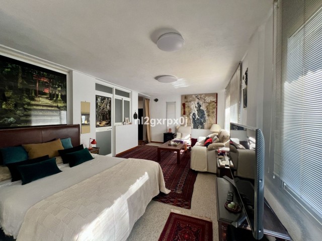 5 Bedrooms Villa in Marbella