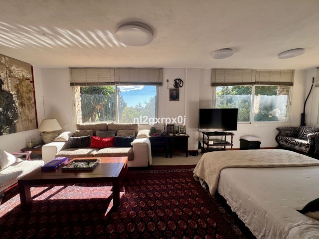 5 Bedrooms Villa in Marbella