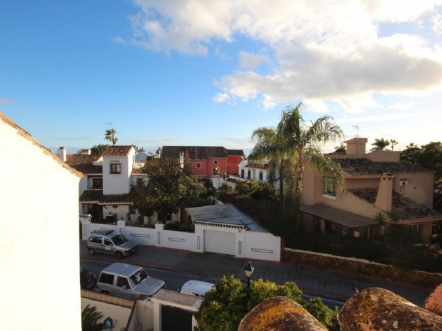 5 Bedrooms Townhouse in Marbella