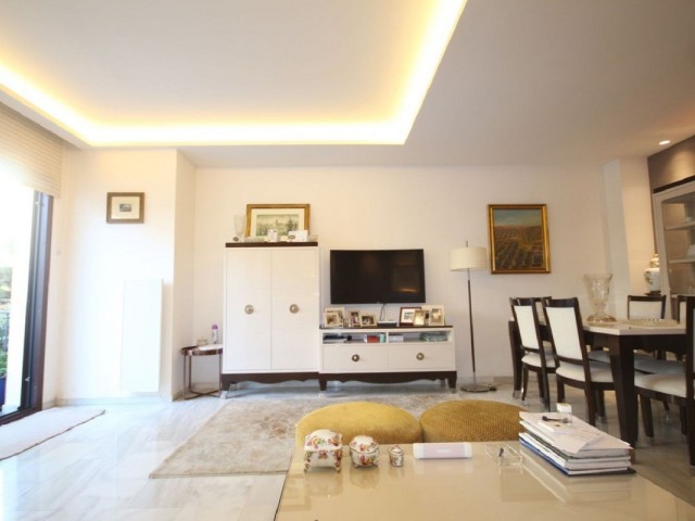 5 Bedrooms Townhouse in Marbella