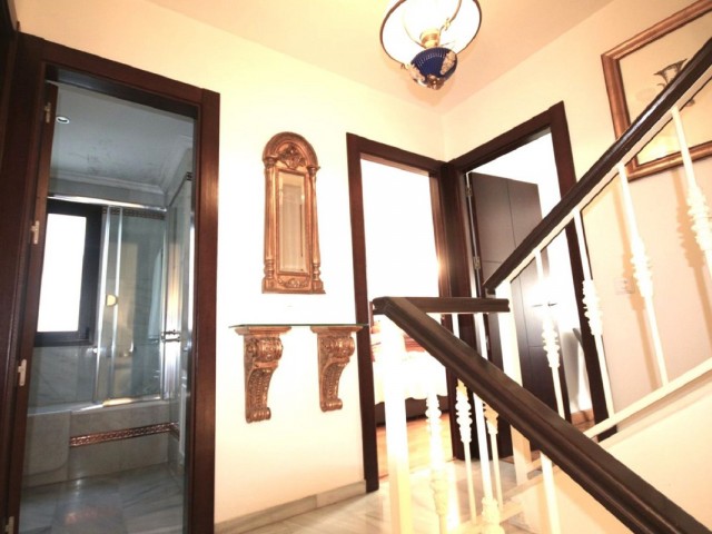 5 Bedrooms Townhouse in Marbella