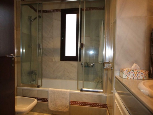 5 Bedrooms Townhouse in Marbella