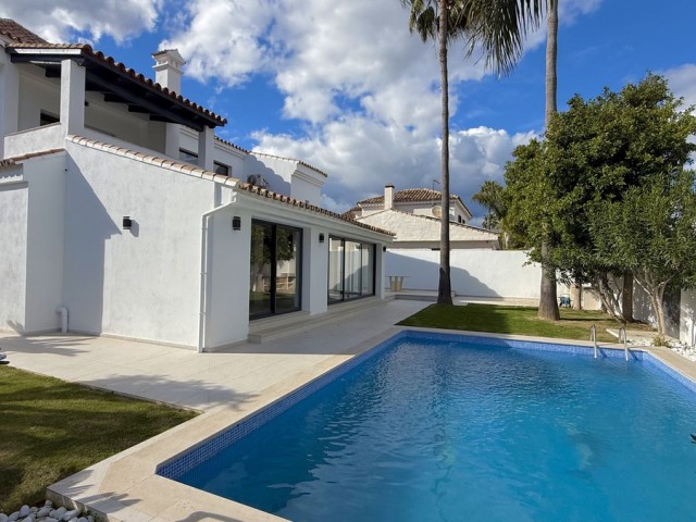 5 Schlafzimmer Villa in Nueva Andalucía