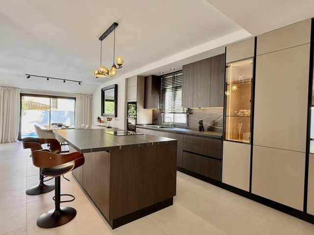 5 Schlafzimmer Villa in Nueva Andalucía