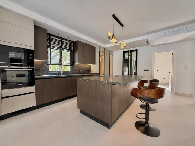 5 Schlafzimmer Villa in Nueva Andalucía