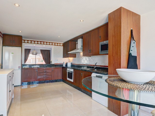 Townhouse, La Duquesa, R5327773