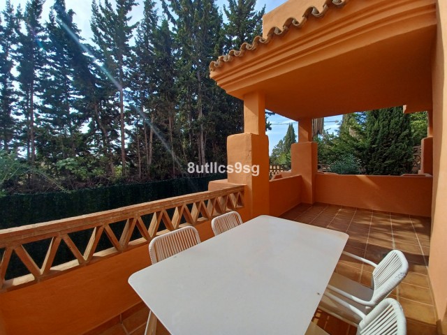 Apartamento con 3 Dormitorios  en Benahavís