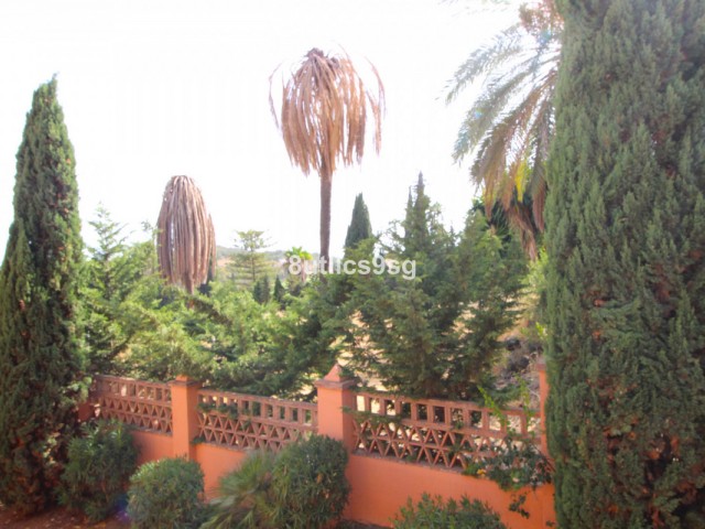 Apartamento con 3 Dormitorios  en Benahavís