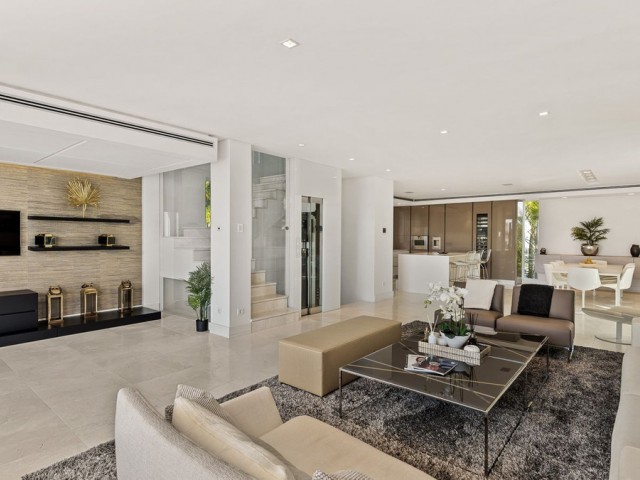 4 Bedrooms Villa in The Golden Mile