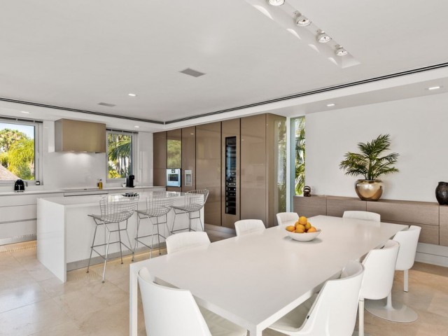 4 Bedrooms Villa in The Golden Mile