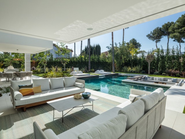 6 Schlafzimmer Villa in Nueva Andalucía