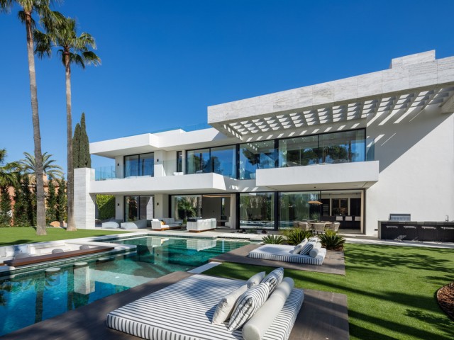 6 Schlafzimmer Villa in Nueva Andalucía