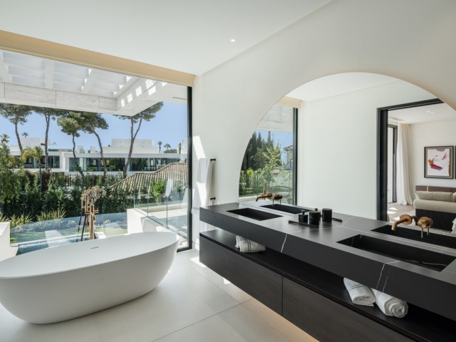 6 Schlafzimmer Villa in Nueva Andalucía