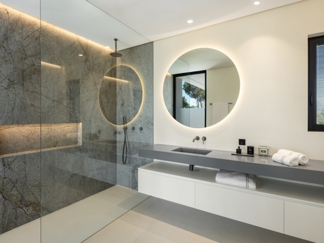 6 Schlafzimmer Villa in Nueva Andalucía