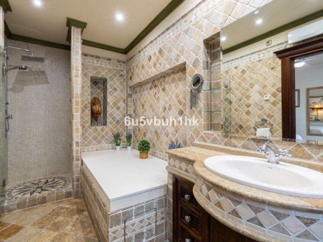 5 Bedrooms Townhouse in Fuengirola