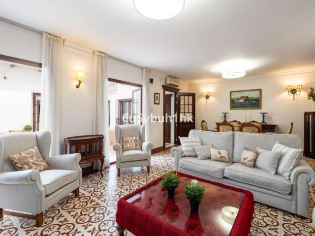 5 Bedrooms Townhouse in Fuengirola