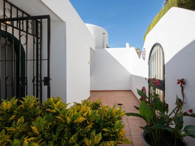 Adosado con 2 Dormitorios  en Marbella