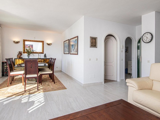 Adosado con 2 Dormitorios  en Marbella