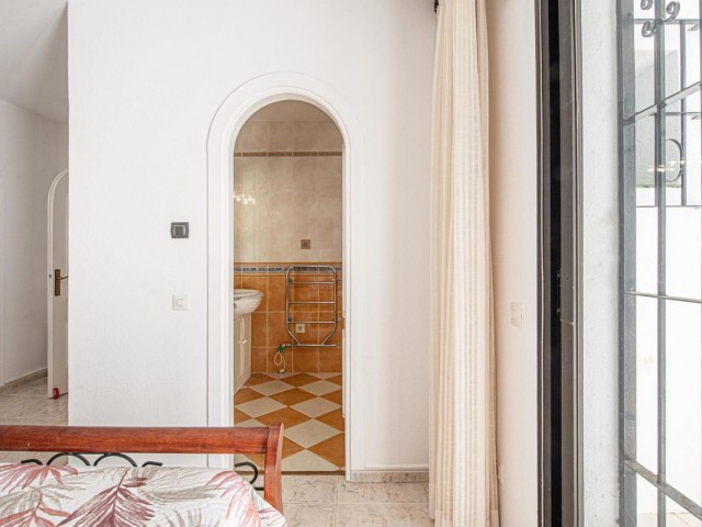 Adosado con 2 Dormitorios  en Marbella