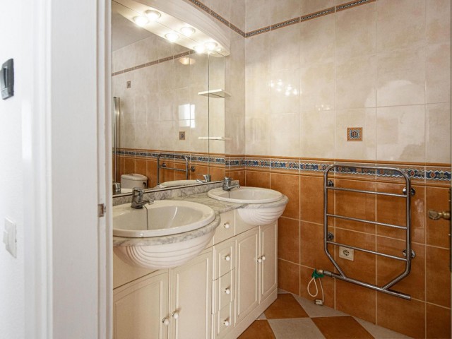 Adosado con 2 Dormitorios  en Marbella