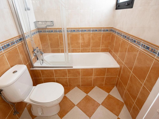 Adosado con 2 Dormitorios  en Marbella