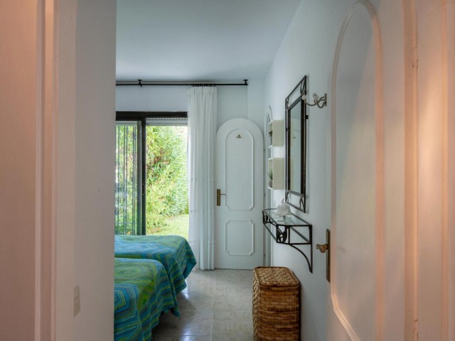 Adosado con 2 Dormitorios  en Marbella