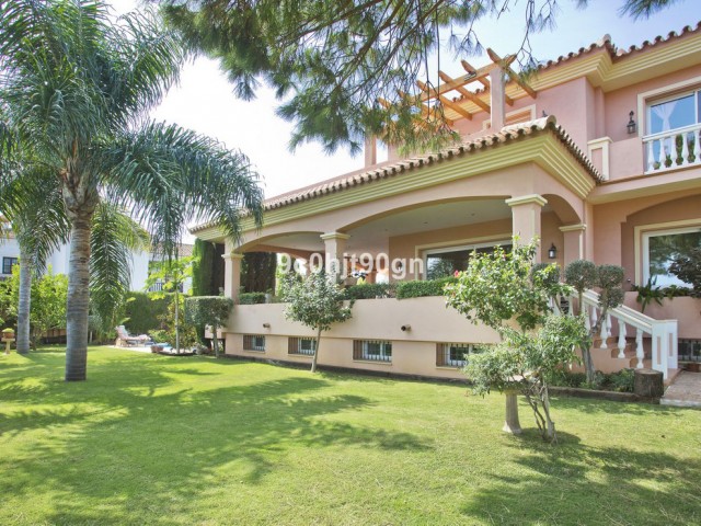 5 Schlafzimmer Villa in Elviria