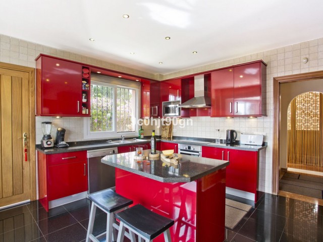 5 Schlafzimmer Villa in Elviria