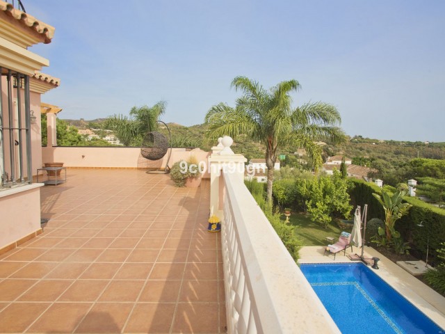 6 Bedrooms Villa in Elviria