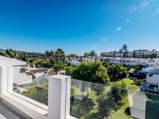 Takvåning i Nueva Andalucía