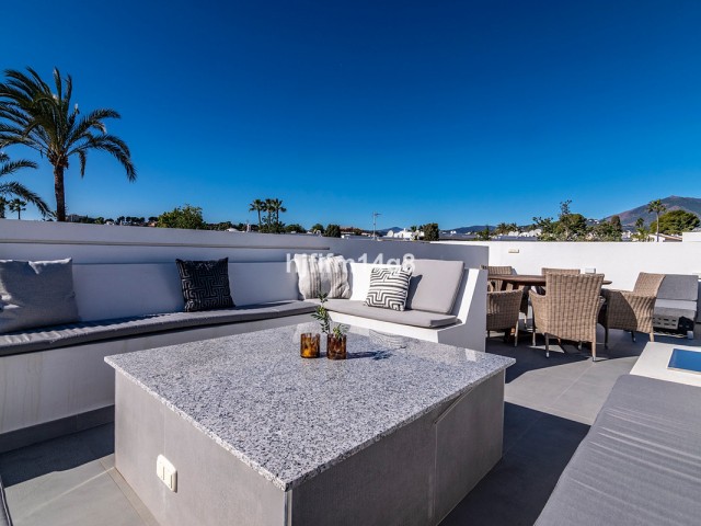 Takvåning i Nueva Andalucía