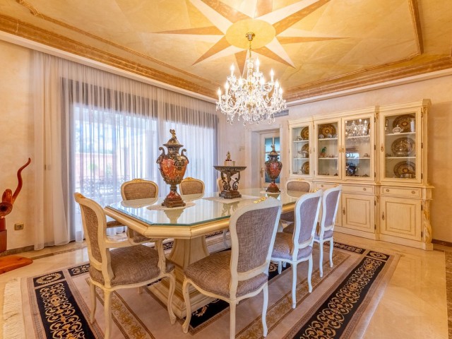 7 Sovrums Villa i Los Monteros