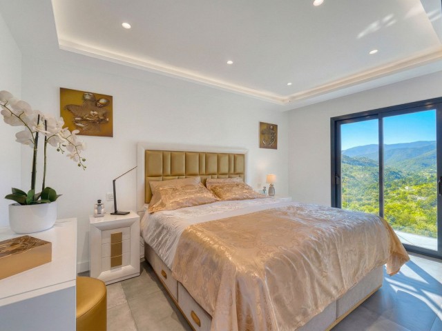 4 Soveroms Villa i Istán