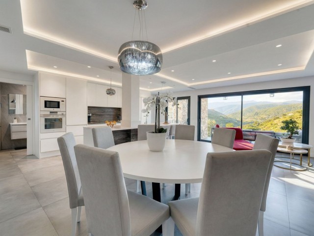 4 Soveroms Villa i Istán