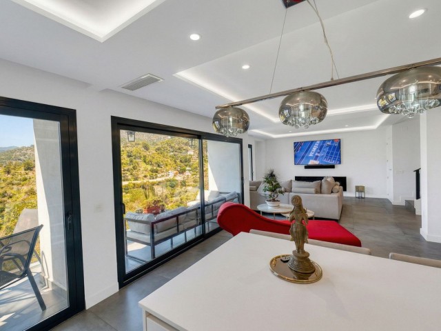 4 Soveroms Villa i Istán