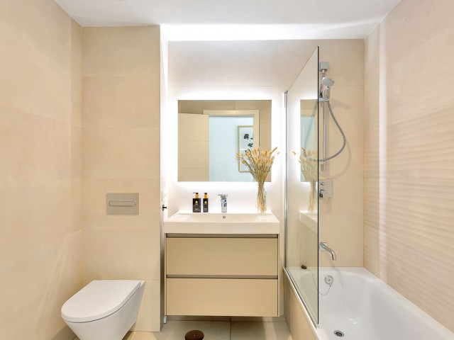 2 Bedrooms Apartment in Elviria